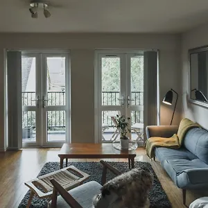 https://stylish-central-london-apartment-e1-8hw.brighton-hotels-england.com